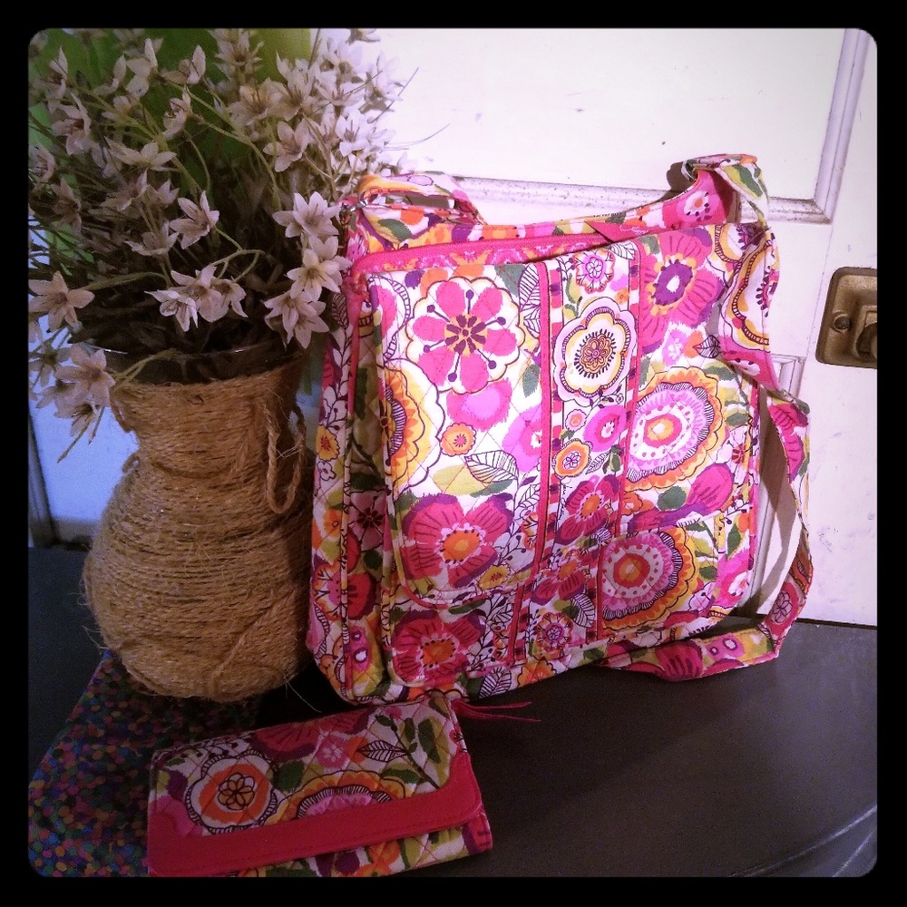 VERA BRADLEY crossbody and matching wallet